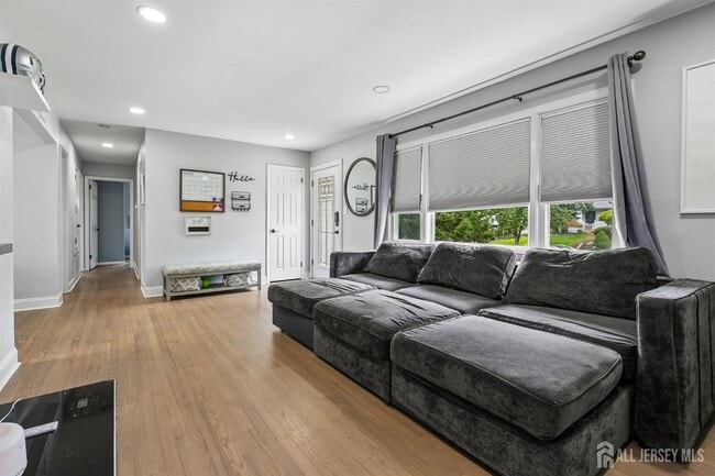 12 Woodland Rd