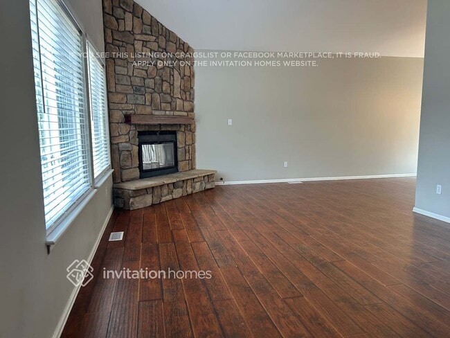Photo - 931 Bayfield Way