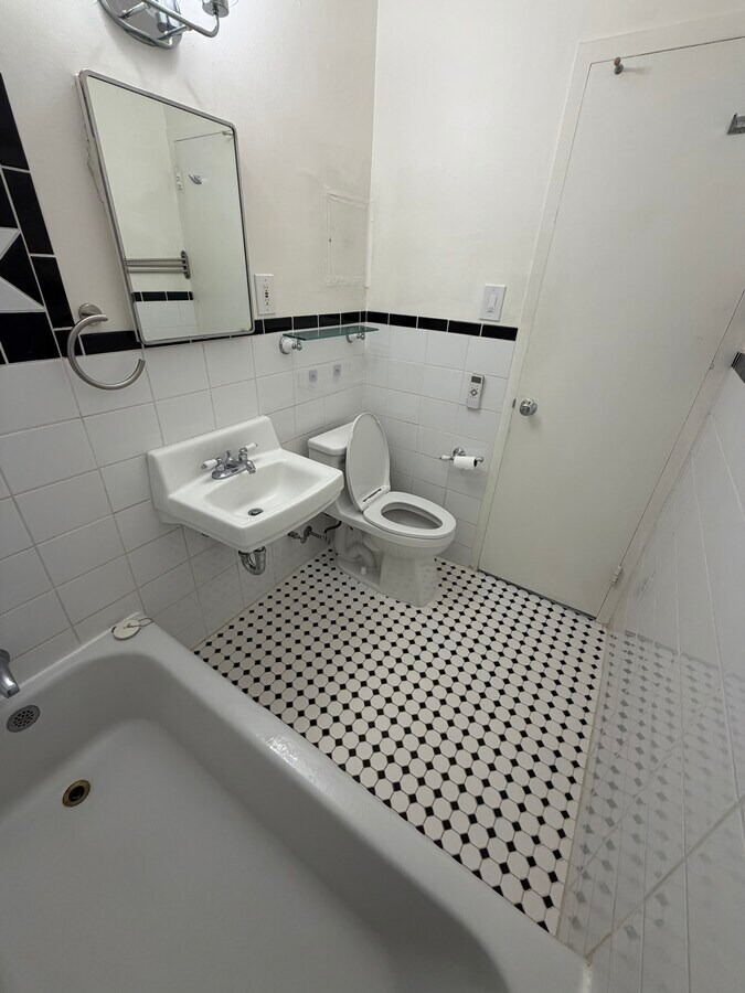 Photo - 1121 Arlington Blvd Unit 1121
