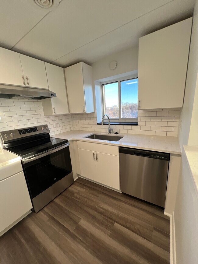 Building Photo - 29 Pond St