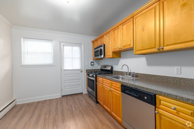 1BR, 1BA - 725SF - Kitchen