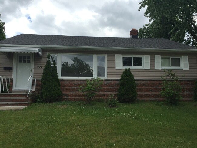 Building Photo - Charming ranch in wonderful neighborhood