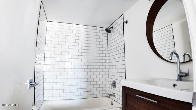 Photo - 4233 N Longview Ave Unit 205