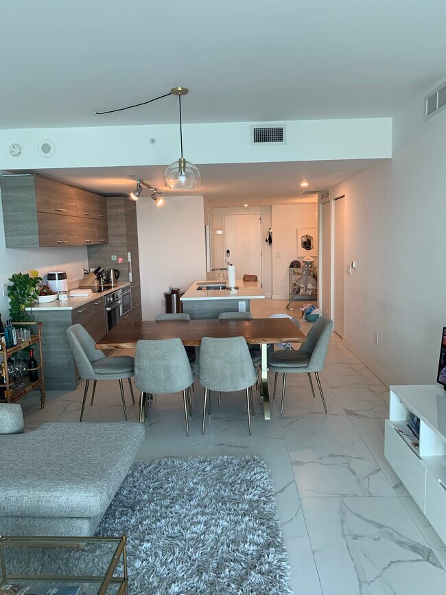 650 NE 32nd St Unidad 806