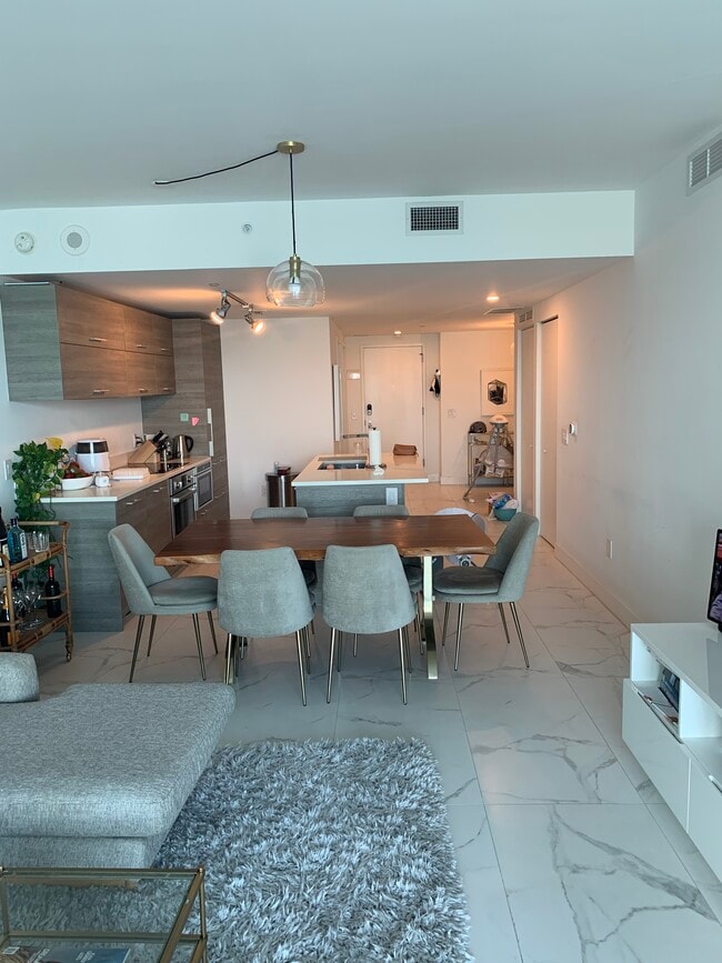 Photo - 650 NE 32nd St Unit 806