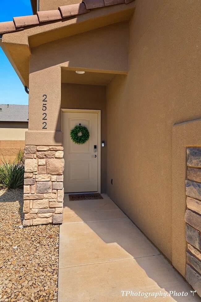 Photo - 2522 Manzoni Road
