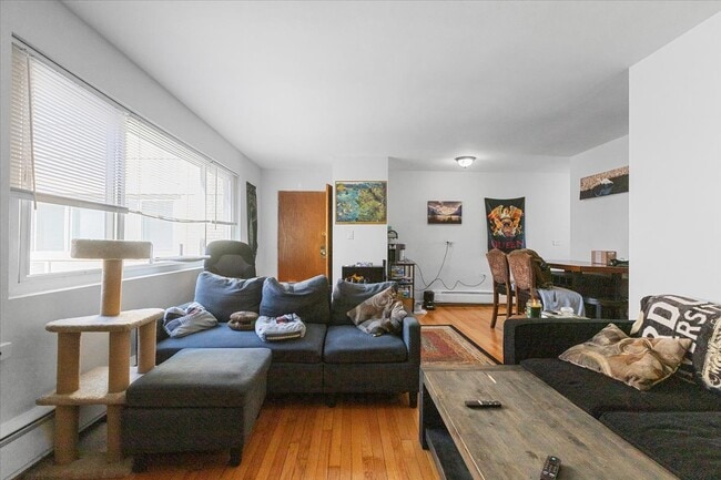 Building Photo - 6719 N Hermitage Ave Unit 3B Rental