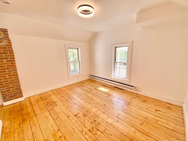 Building Photo - 1 Bedroom Apartment in South Burlington VT...