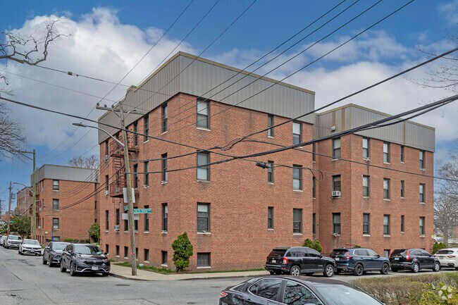 Photo - 44-56 Parkway N