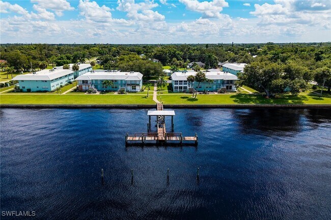 Photo - 3225 E Riverside Dr