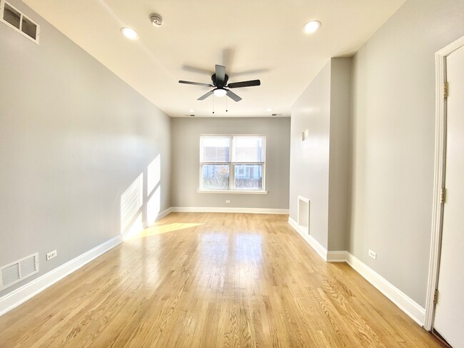 Building Photo - 1010 W Sunnyside Ave Unit #1010-3