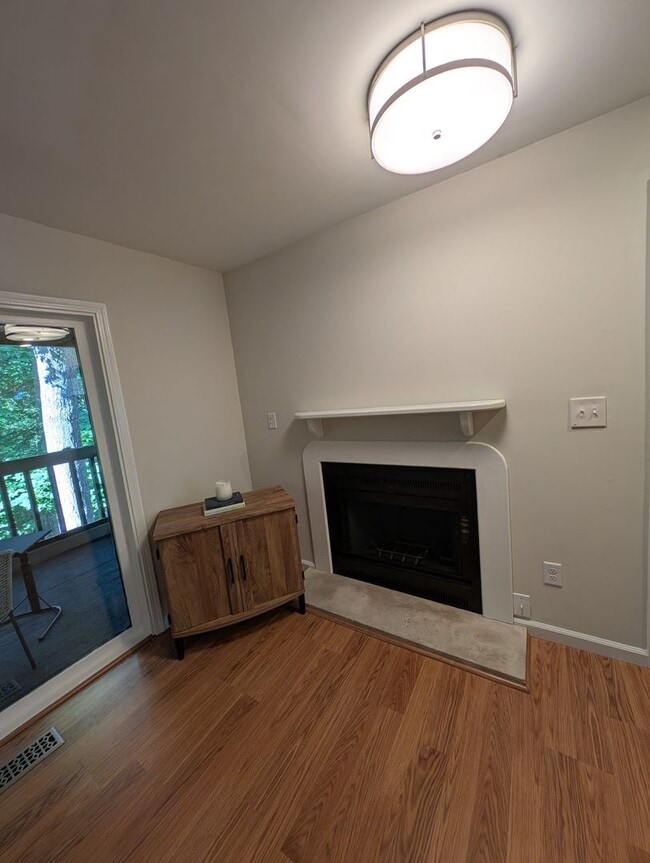 Building Photo - 9588 S Lake Ridge Dr