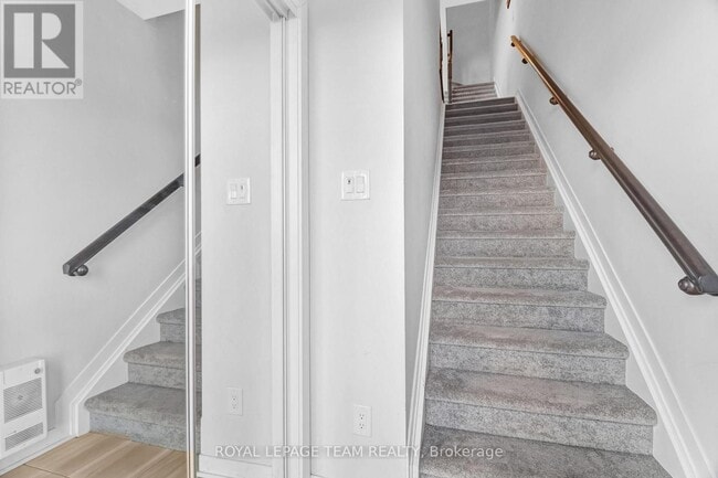 Photo - 620 Parnian Private