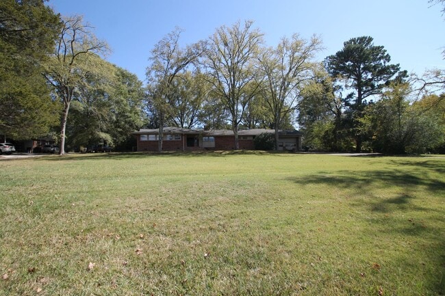 Exclusively Offered By MUSE REALTY, LLC. - Exclusively Offered By MUSE REALTY, LLC. House