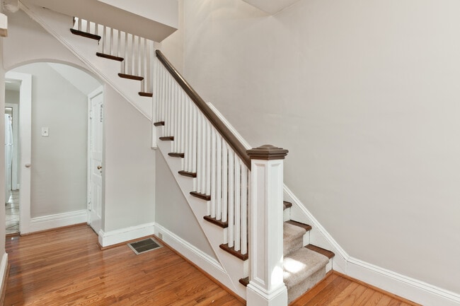 Building Photo - 23 S Jefferson St Unit Main