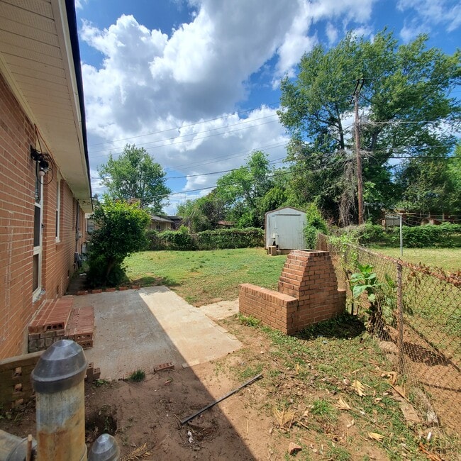 Photo - 301 W Lakeside Ave