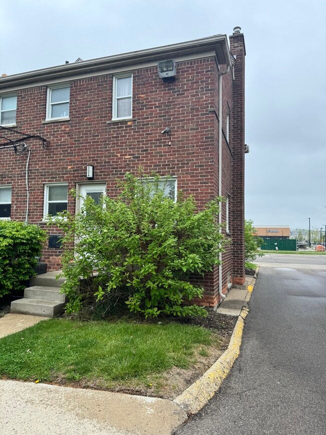 Door Facing Parking Lot 2 - 3324 Coolidge Hwy Unit 48