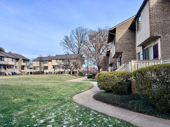 Photo - 2440 Glengyle Dr