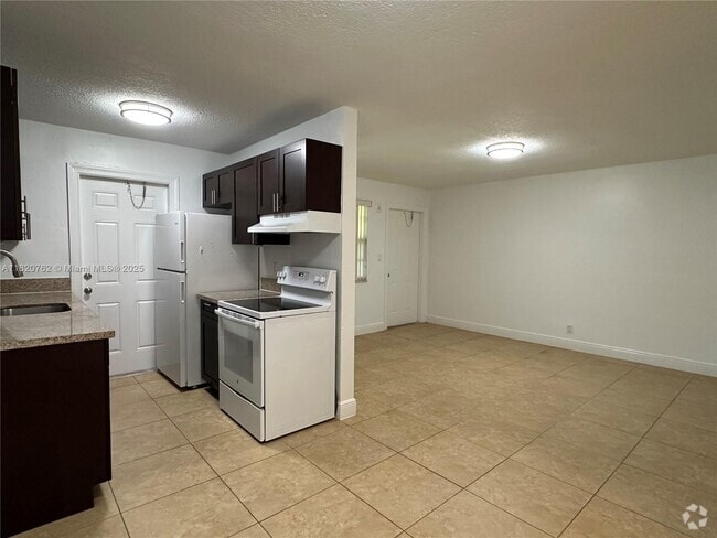 Building Photo - 2900 NE 17th Ave Unit 208 Rental