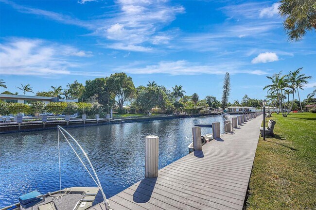 Building Photo - 2970 NE 16th Ave Unit 403