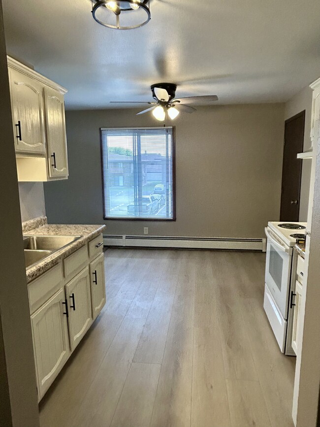 Photo - 2125 Camelot Court