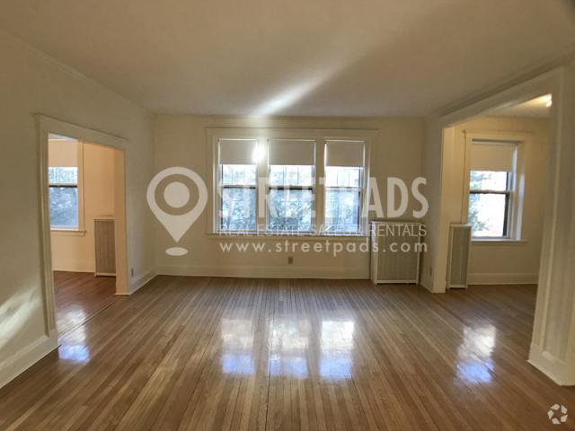 Building Photo - 3 bedroom in Brookline MA 02446 Rental