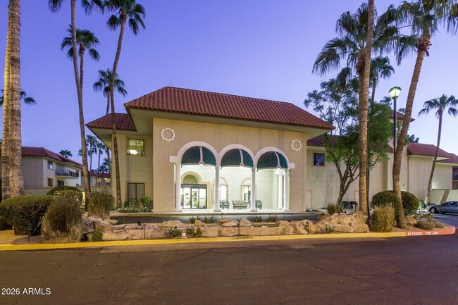 Building Photo - 10330 W Thunderbird Blvd Unit Apt C309