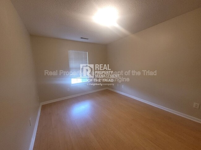 Photo - 153 Westmont Dr