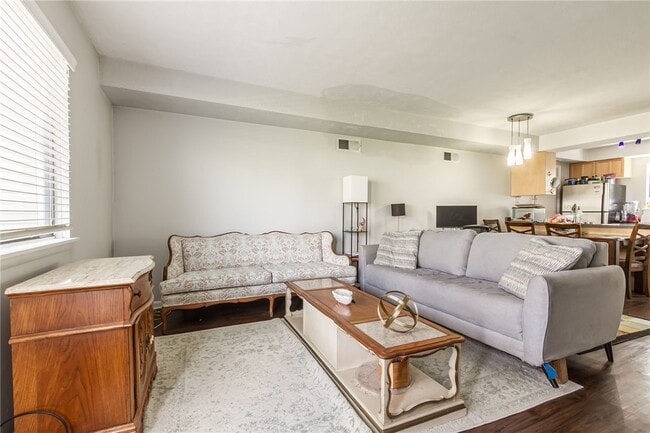 Photo - 644 Eastbrooke Ln