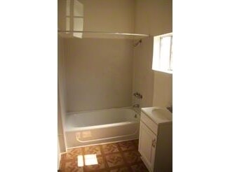 Photo - 1135 E 12th St