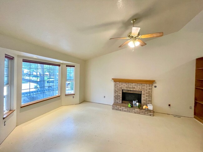 Photo - 348 Albion Way
