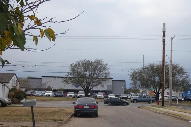 Photo - 2208 NW Walding Ave