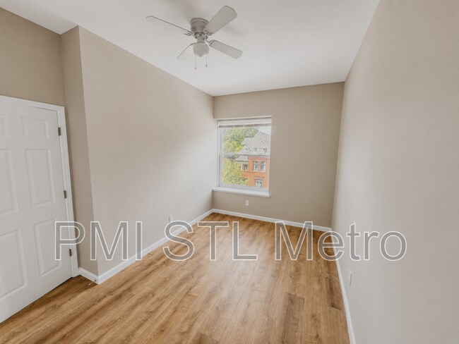 Photo - 3672 Russell Blvd Unit 3E