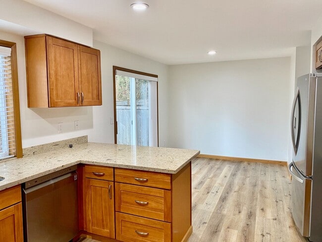 Photo - 8th Pl W (21503) Unidad A