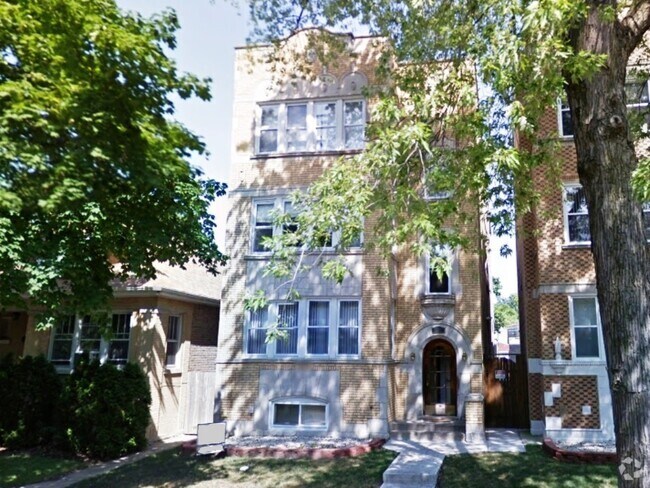Building Photo - 5749 N Spaulding Ave Rental