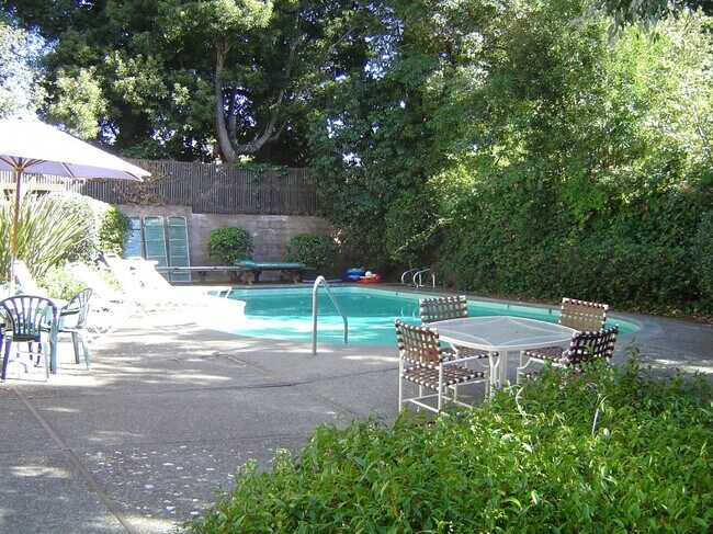 Photo - 4466 View Pl