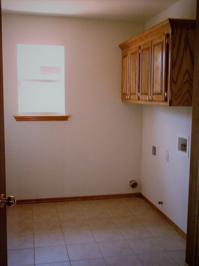 Building Photo - 715 E Elder Ln Rental