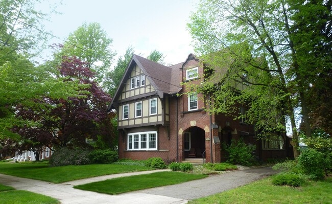 Photo - 542 6th W St