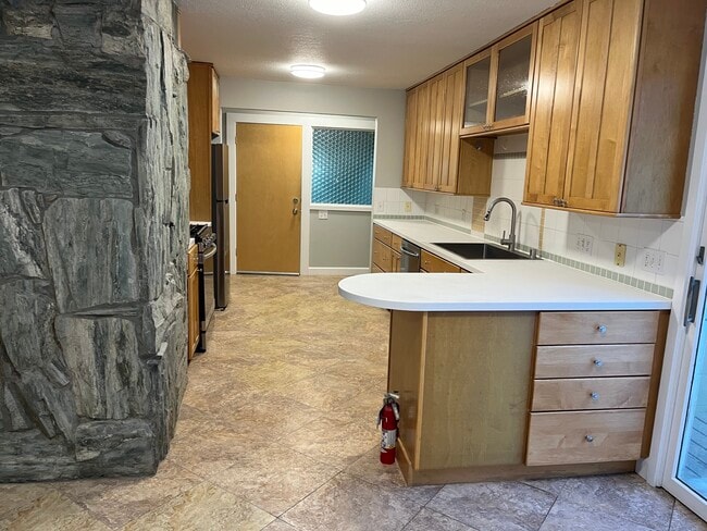 Kitchen - 2210 Roosevelt Dr Unit 1