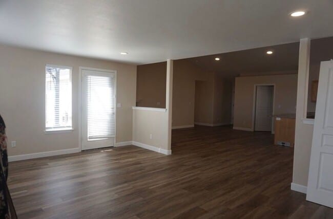 583 Spur Wy