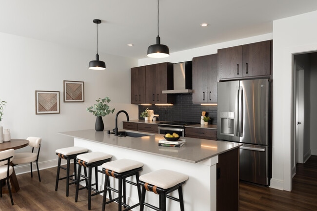 Photo - 600 E Henry Clay St