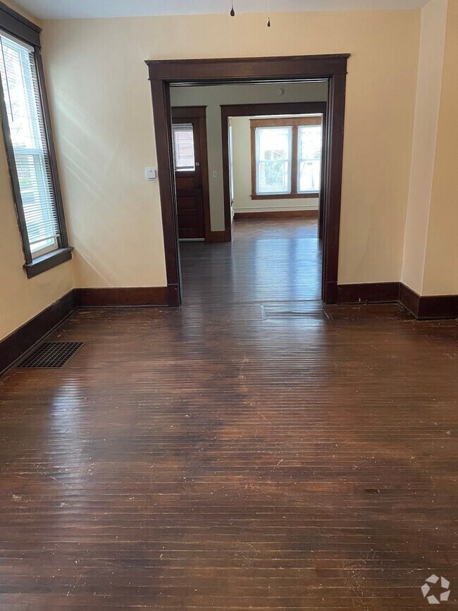 Building Photo - 917 W 7th St Unit 919 W 7th St - 1st Floor Rental