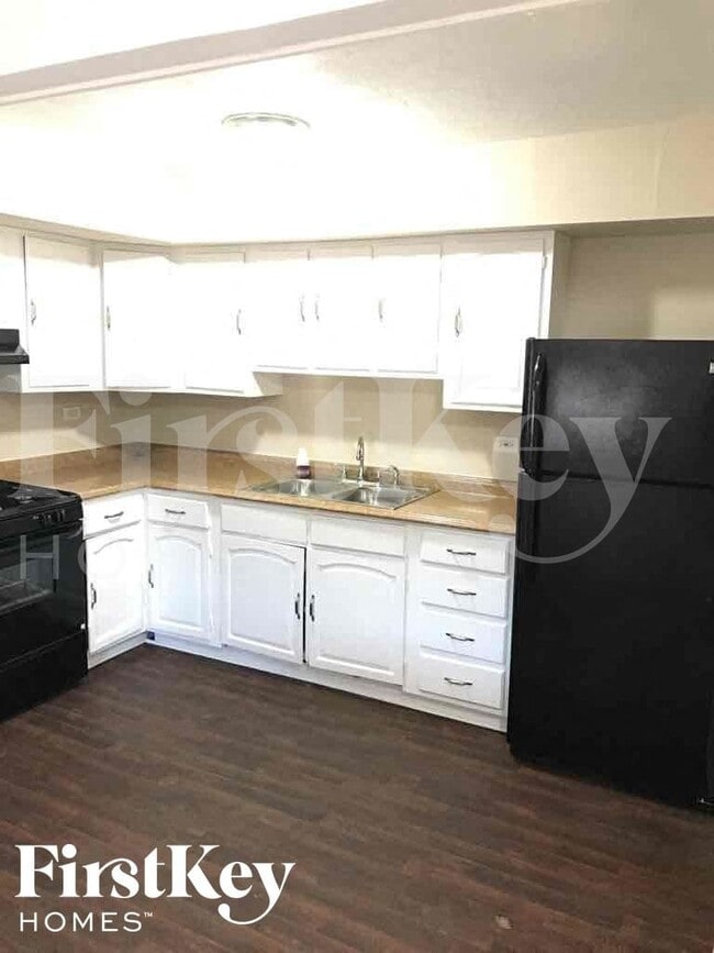 Photo - 26646 Elmwood Ave