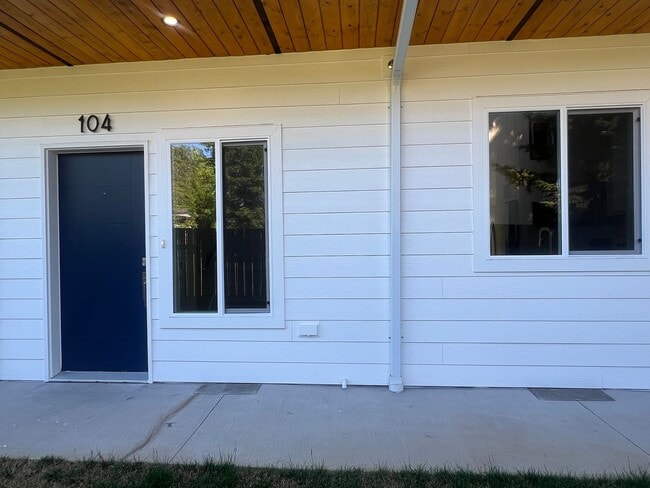 Building Photo - Siddle Loop Unit 104