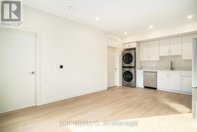 Photo - 158 Laval St