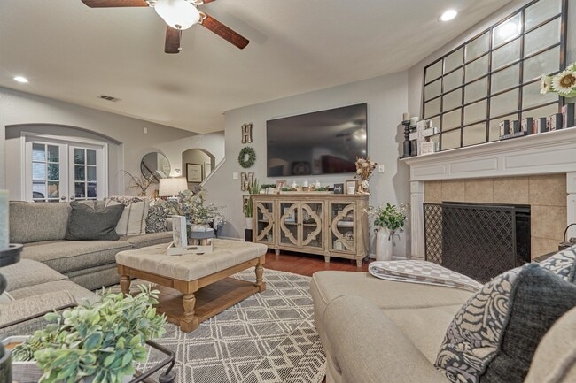 Building Photo - 204 Forest Peak Way