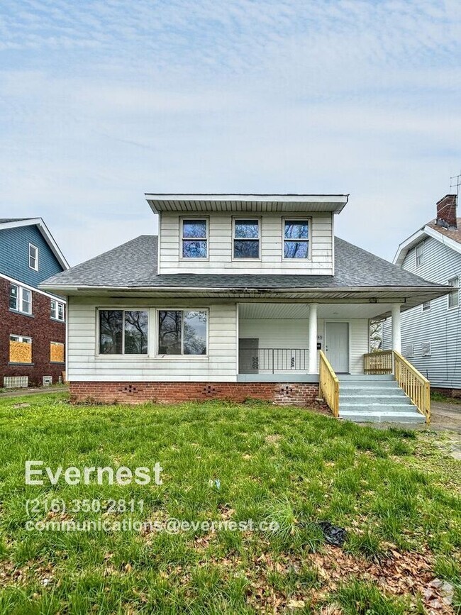 Building Photo - Charming 3-Bedroom Lower Duplex with Firep... Rental