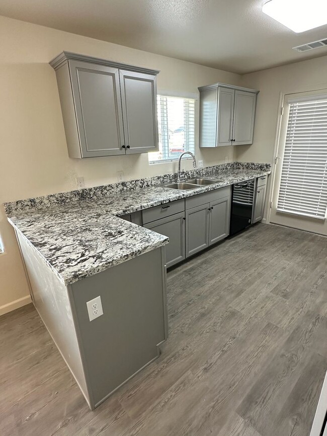 Photo - 2413 Oakmont Cir