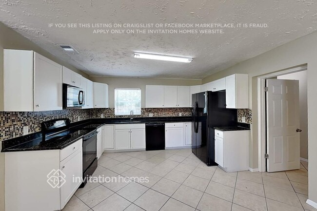 Photo - 923 38th St W