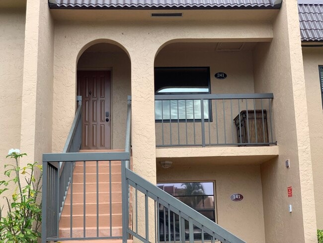 Building Photo - 125 Lake Nancy Dr Unit 241